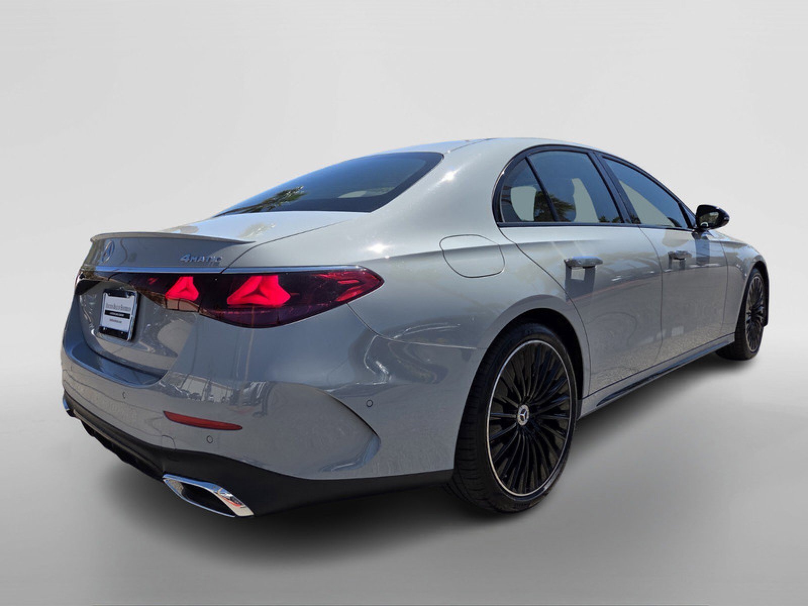 Certified 2024 Mercedes-Benz E 350 4MATIC Sedan w/ MBUS Superscreen Package image 5