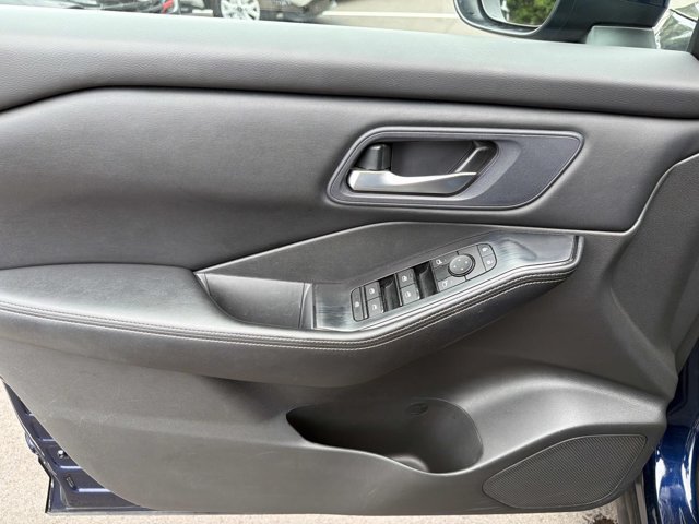 Used 2024 Nissan Rogue SV AWD/4WD image 7