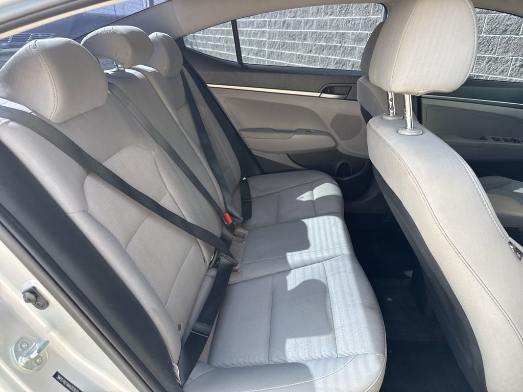 Used 2017 Hyundai Elantra SE image 24