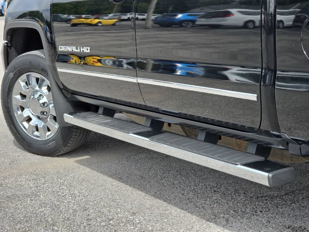 Used 2019 GMC Sierra 2500 Denali w/ Duramax Plus Package AWD/4WD image 12