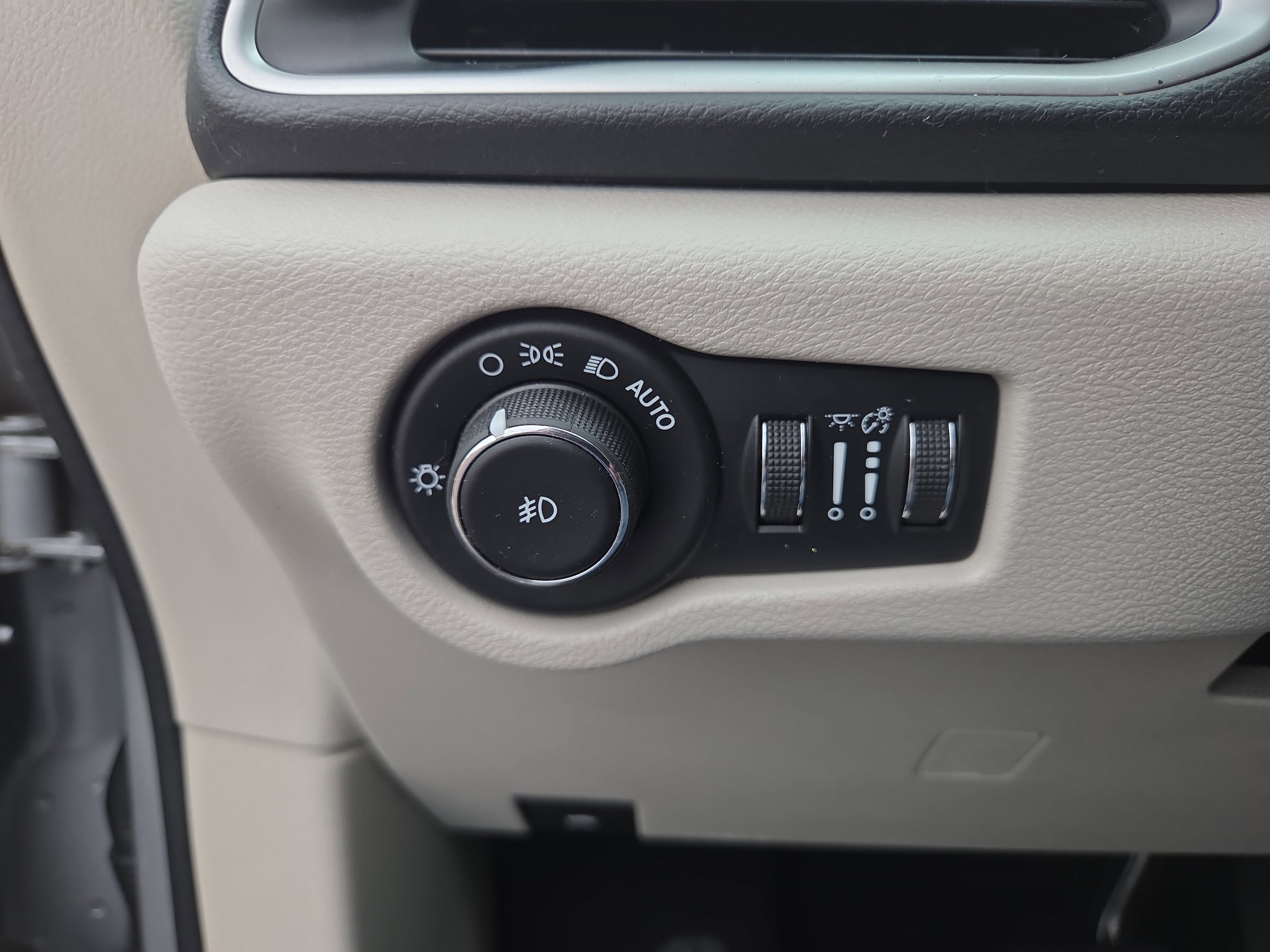 Used 2017 Chrysler Pacifica Touring-L FWD image 27