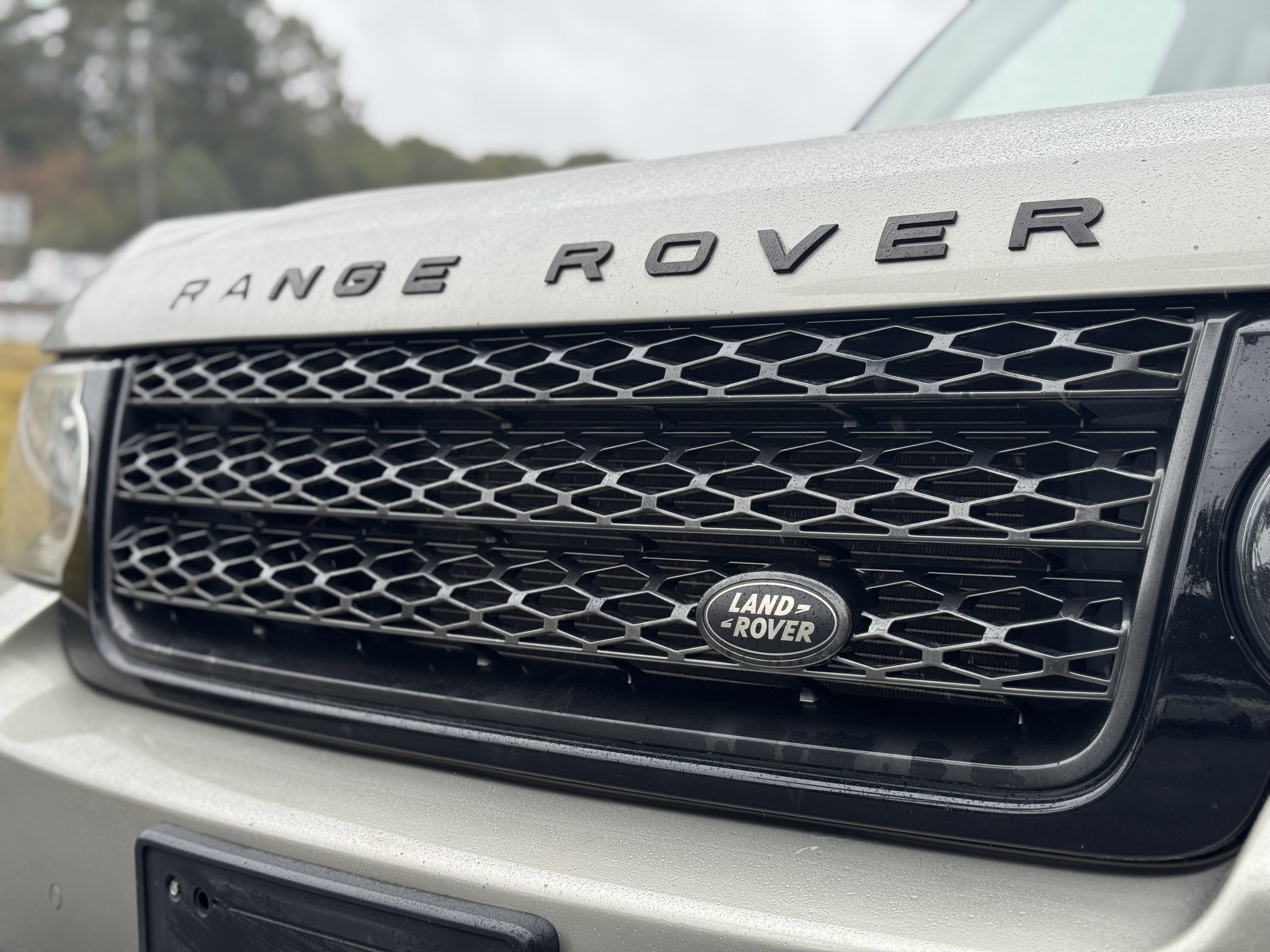 Used 2012 Land Rover Range Rover HSE image 12