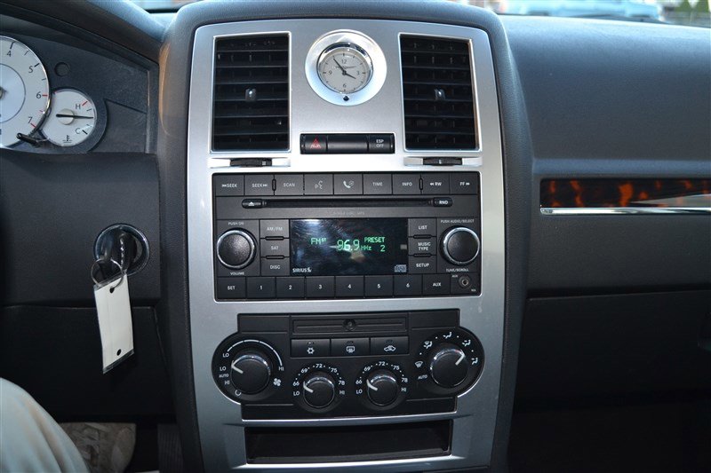 Used 2008 Chrysler 300 C image 21