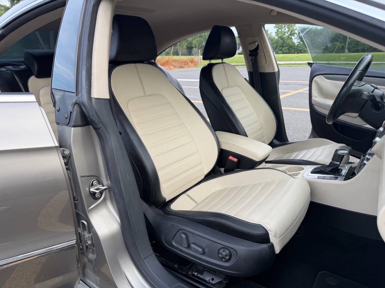Used 2009 Volkswagen CC Sport FWD image 18