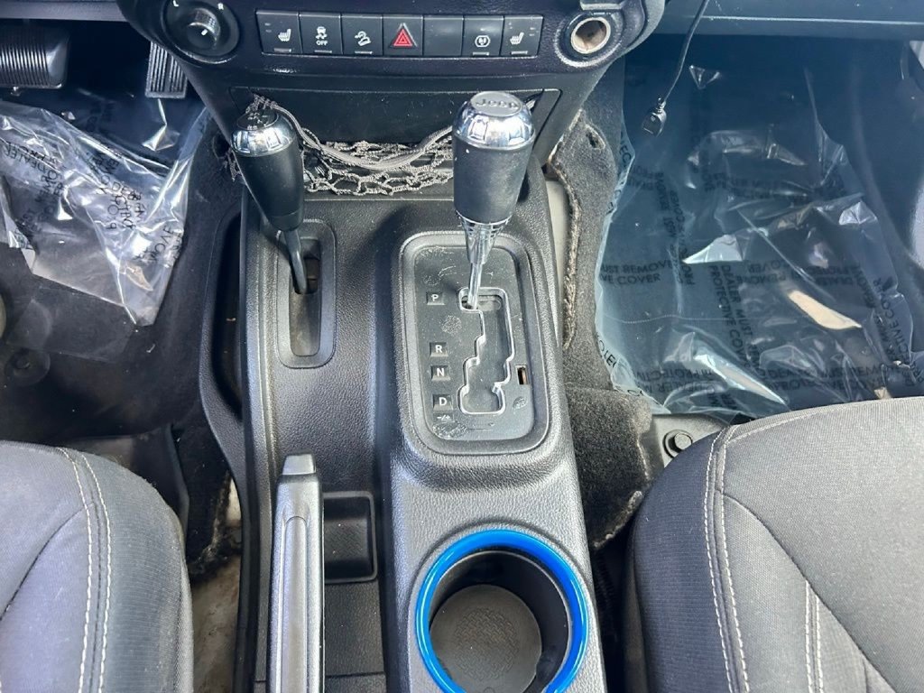 Used 2015 Jeep Wrangler Unlimited Rubicon w/ Connectivity Group AWD/4WD image 25