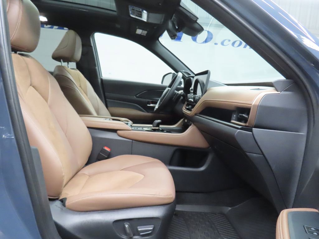 Used 2025 Toyota Grand Highlander AWD Hybrid image 34