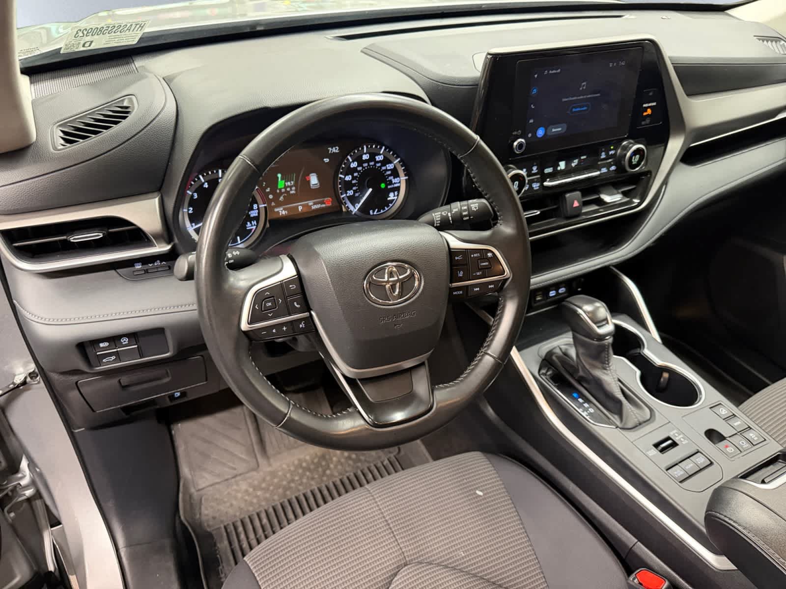 Used 2025 Toyota Highlander LE AWD/4WD image 6