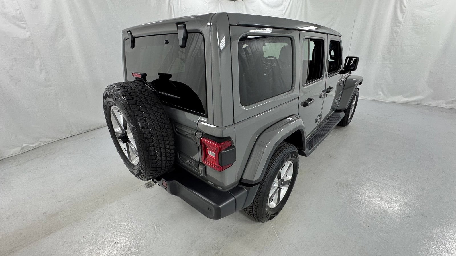 Used 2020 Jeep Wrangler Unlimited Sahara AWD/4WD image 3