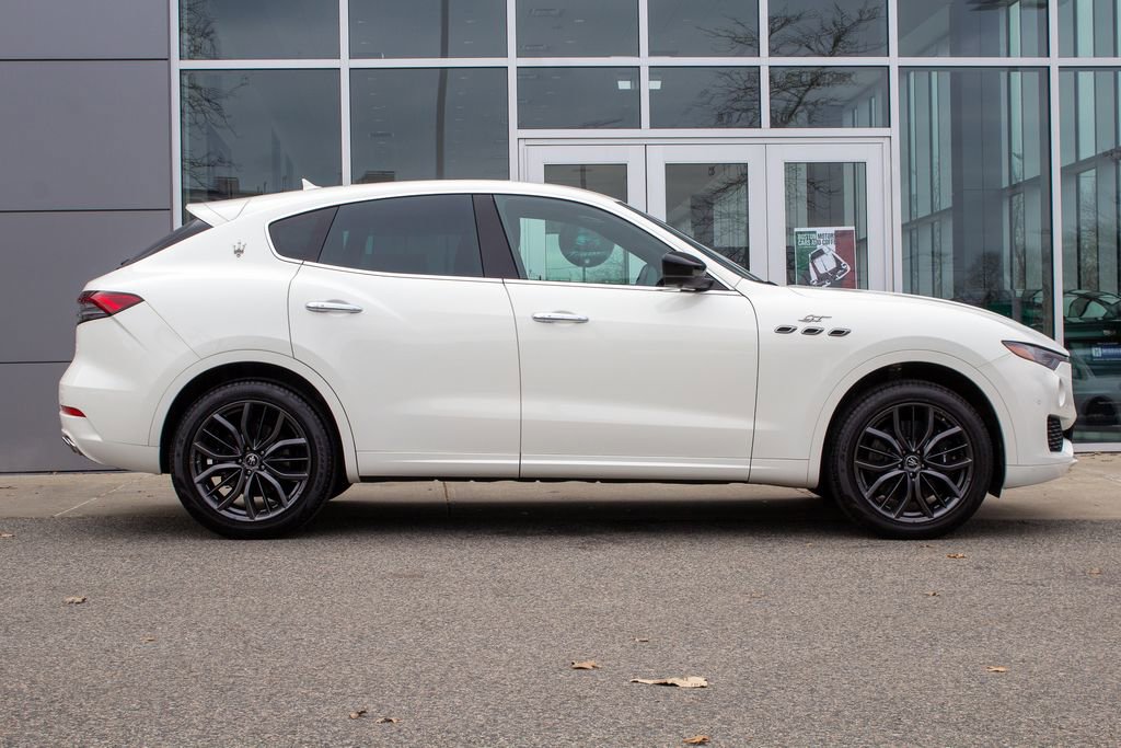 Used 2024 Maserati Levante GT Ultima image 4