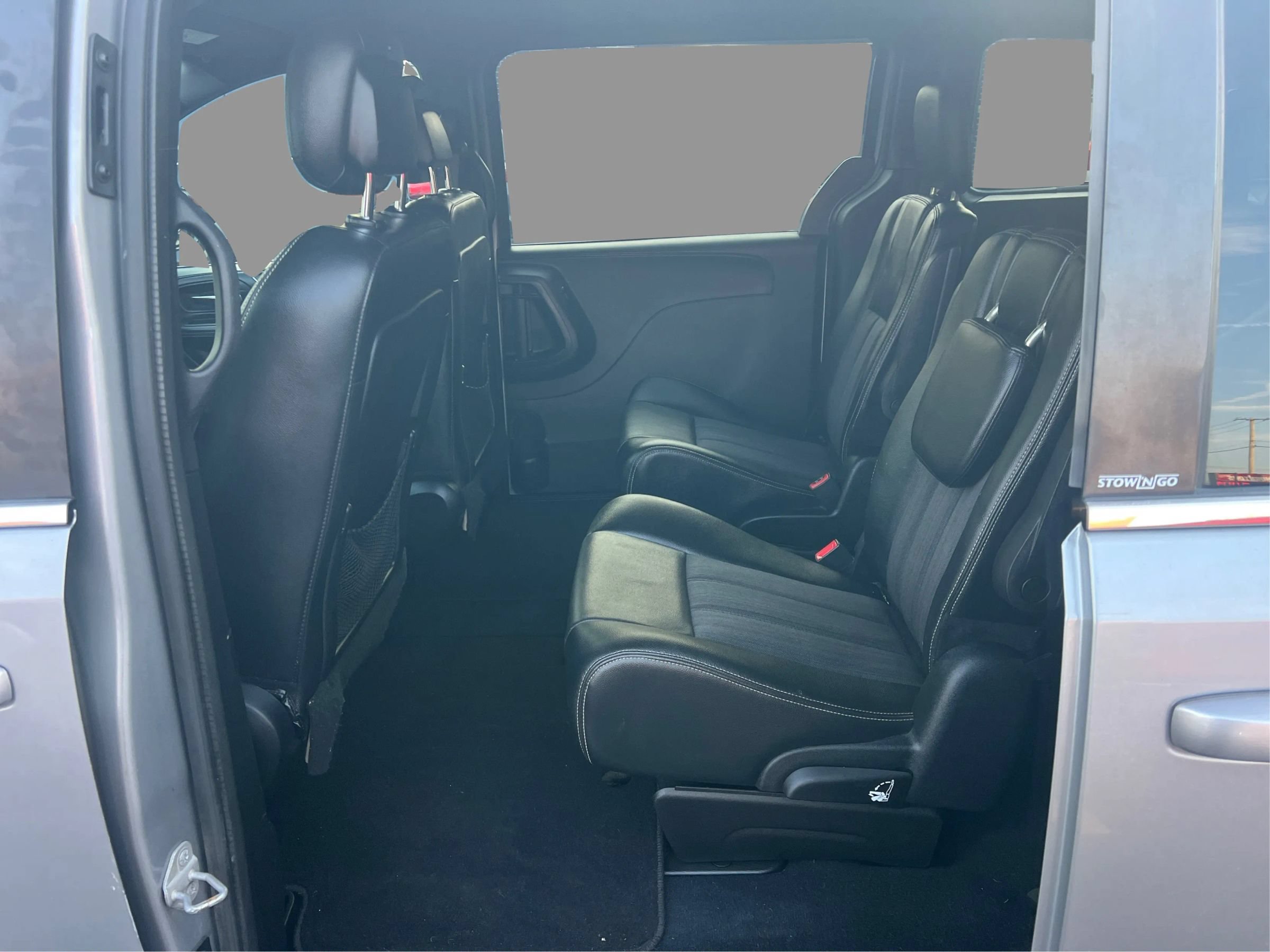 Used 2014 Chrysler Town & Country S FWD image 11