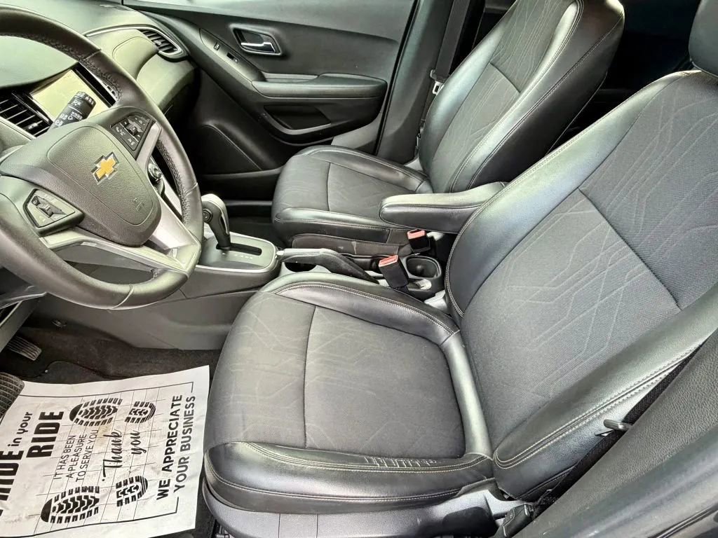 Used 2018 Chevrolet Trax LT w/ LT Convenience Package image 11