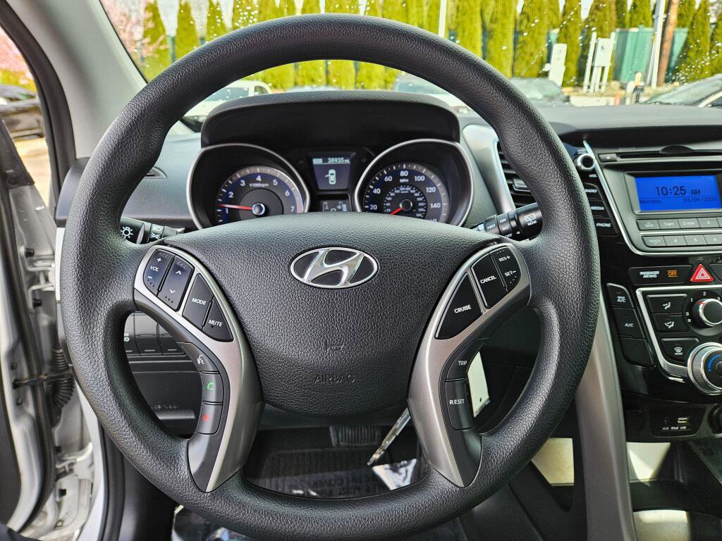 Used 2017 Hyundai Elantra GT image 18
