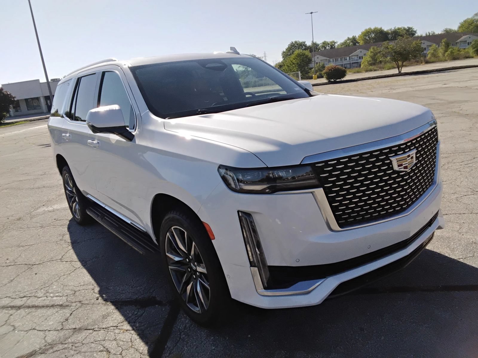 Used 2021 Cadillac Escalade Premium Luxury AWD/4WD image 3