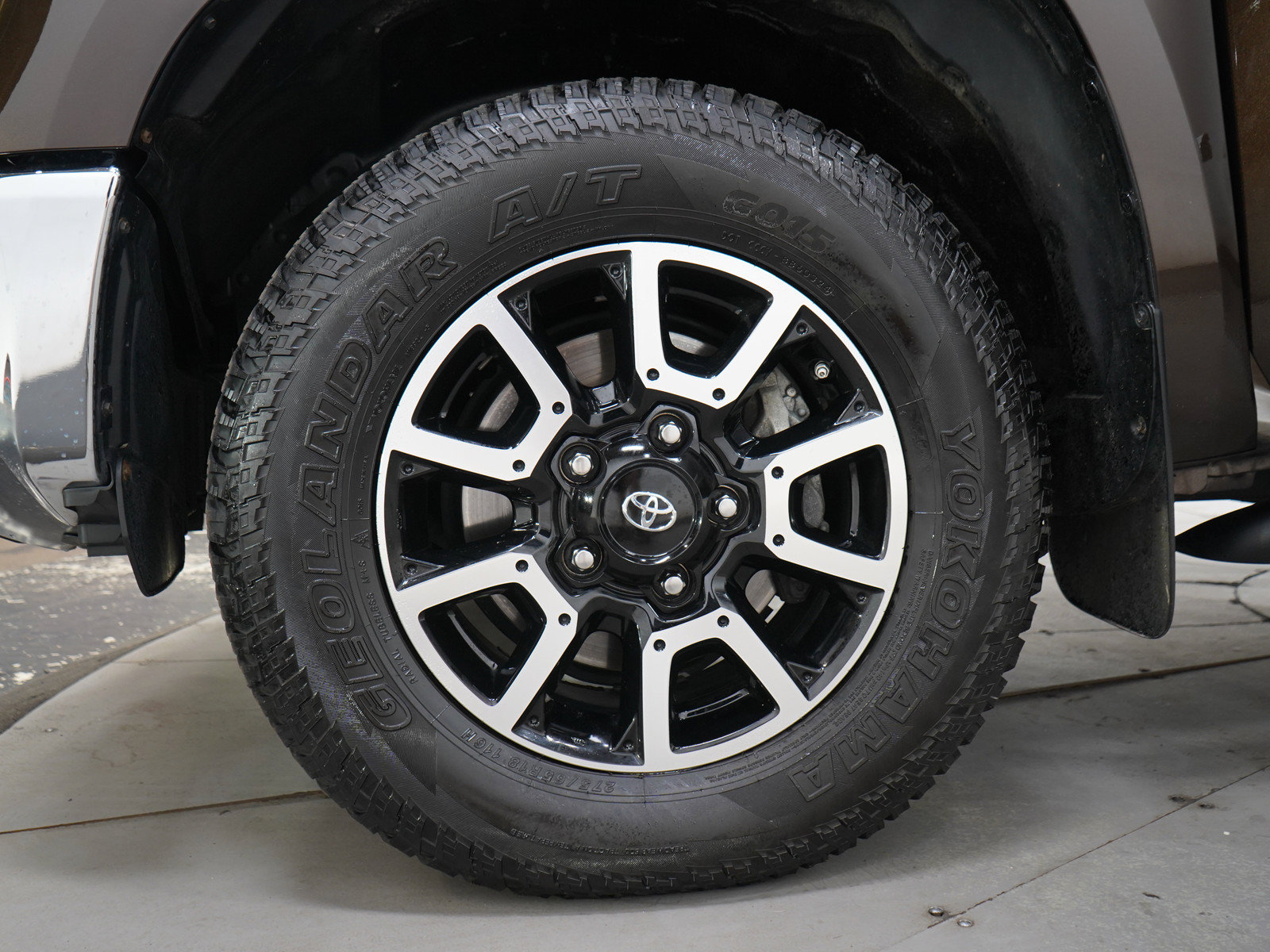 Used 2018 Toyota Tundra Limited w/ Limited Premium Package AWD/4WD image 32