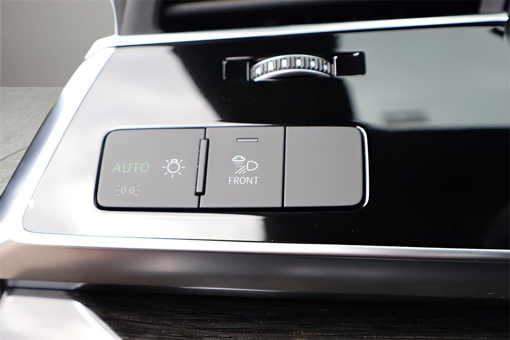 Used 2019 Audi Q8 Premium image 20