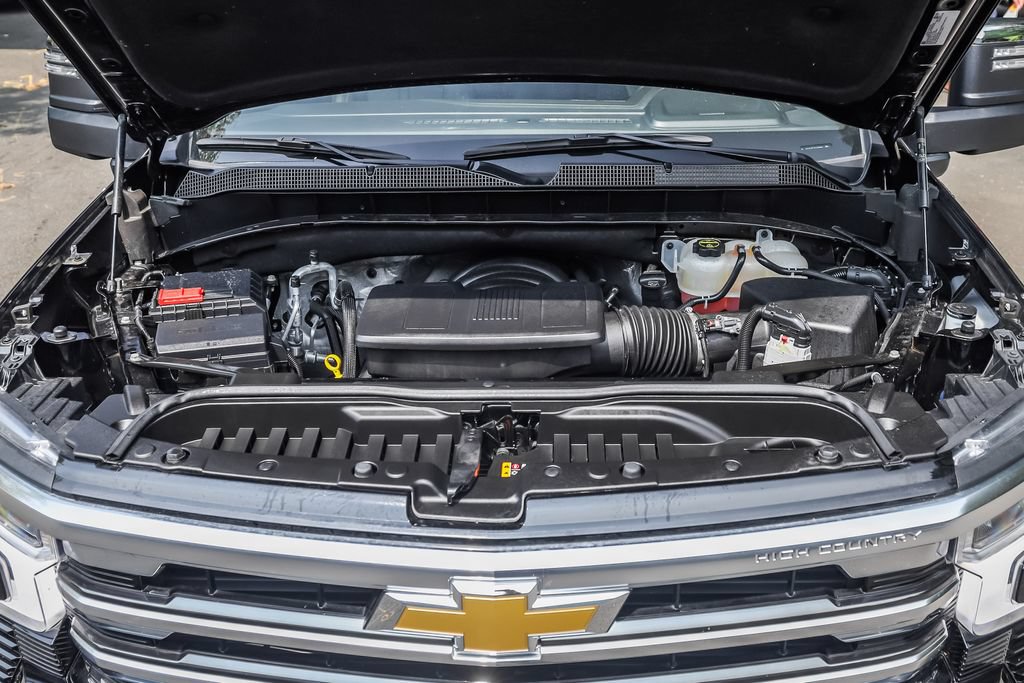 Used 2025 Chevrolet Silverado 1500 High Country w/ High Country Premium Package AWD/4WD image 32