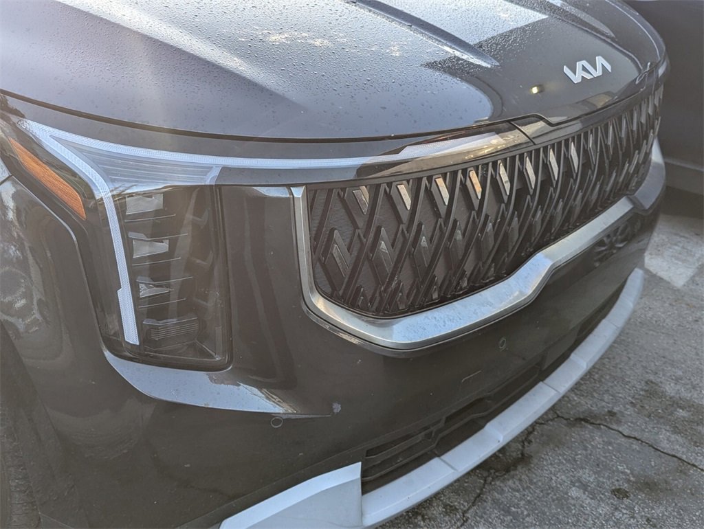 Used 2025 Kia Carnival EX image 2