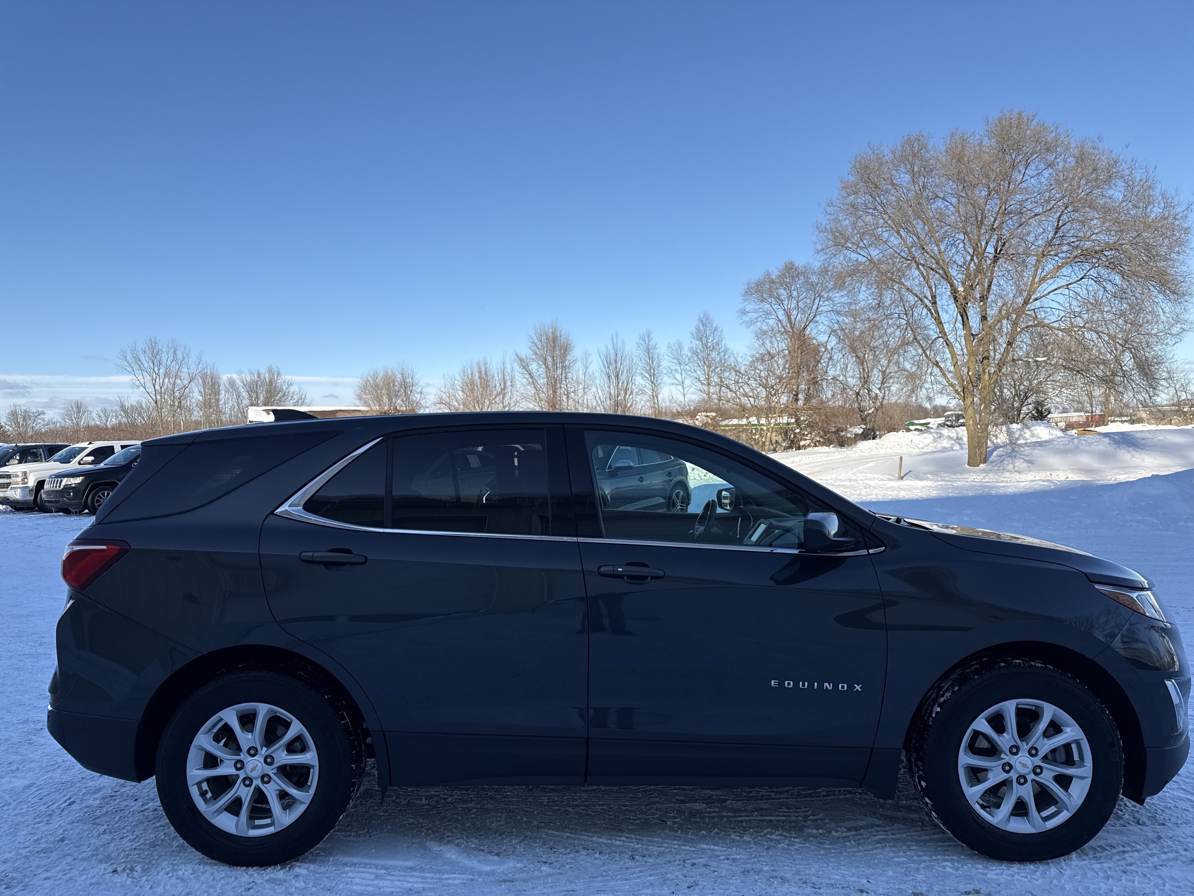 Used 2020 Chevrolet Equinox LT image 2