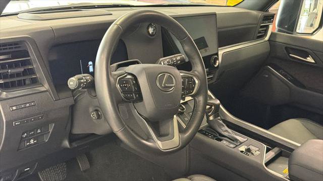 Used 2024 Lexus GX 550 w/ Accessory Package (2T) AWD/4WD image 28