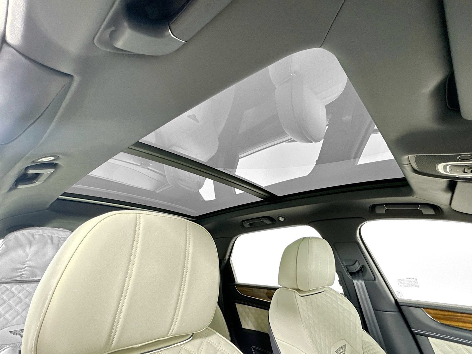 Certified 2025 Bentley Bentayga AWD/4WD image 22