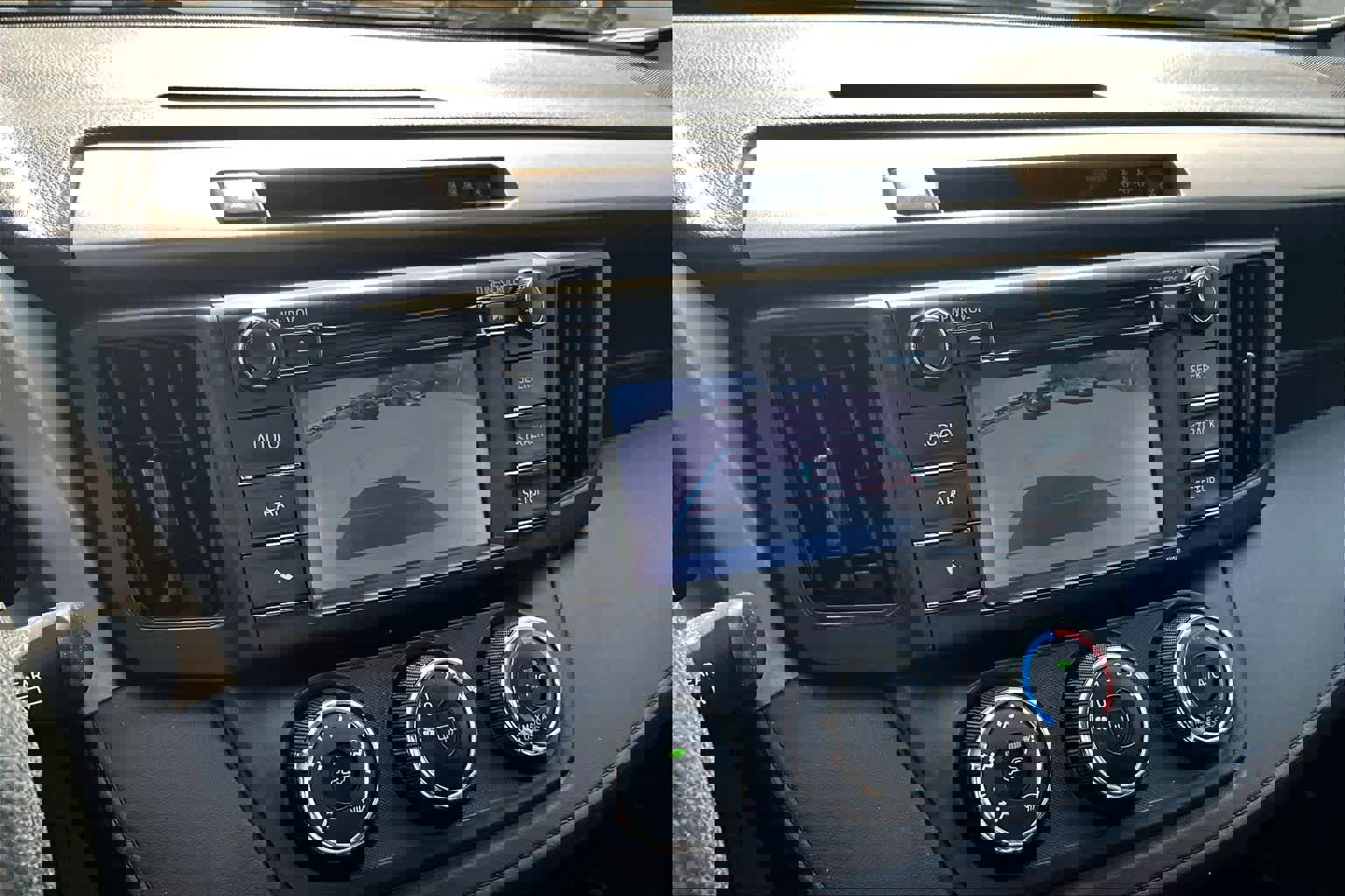 Used 2018 Toyota RAV4 LE image 26