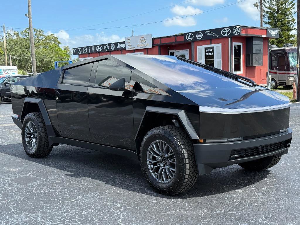 Used 2024 Tesla Cybertruck AWD Crew Cab image 7