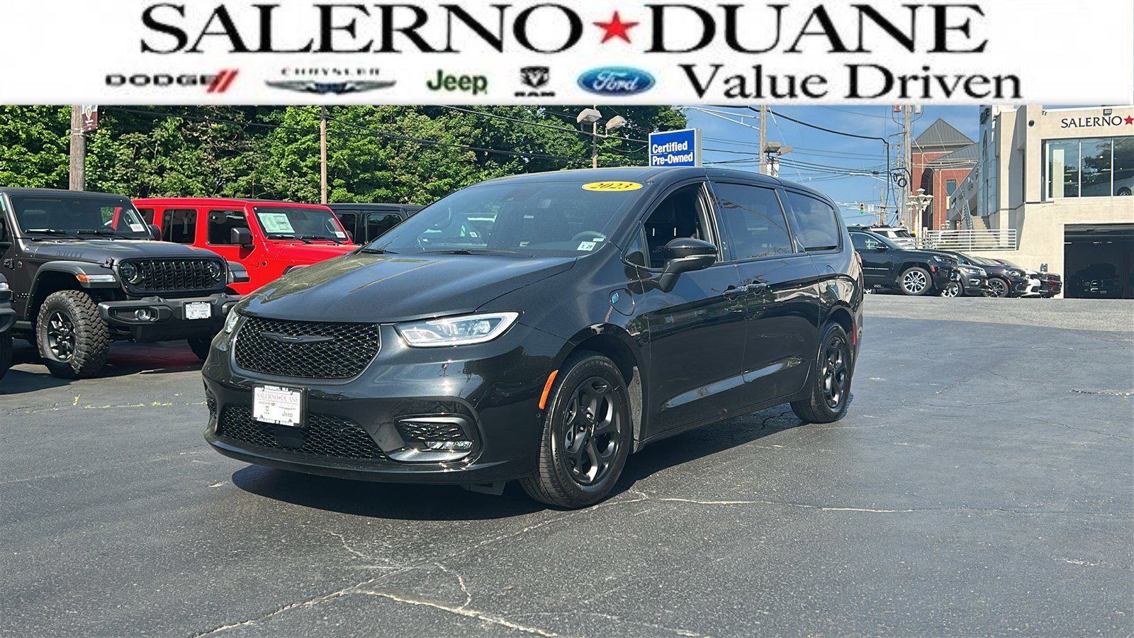 Certified 2023 Chrysler Pacifica Touring-L w/ S Appearance Package FWD video 1