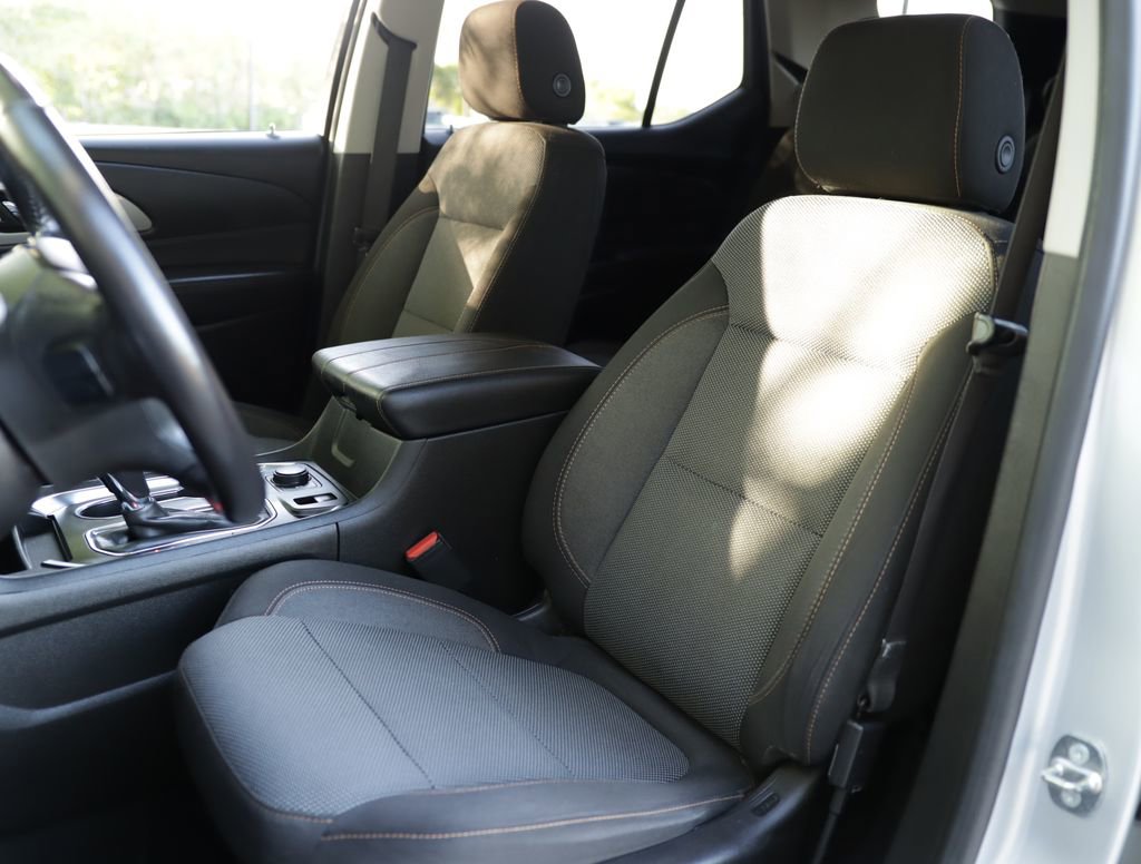 Used 2018 Chevrolet Traverse LT w/ LPO, 'HIT The Road' Package AWD/4WD image 21