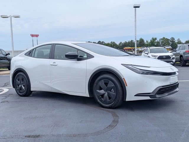 Used 2025 Toyota Prius LE FWD image 2