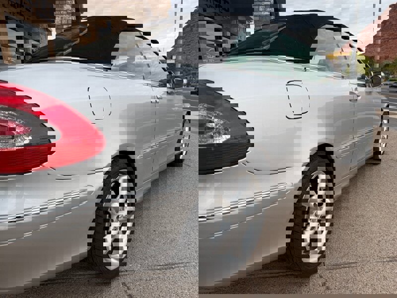 Used 2005 Mercedes-Benz CLK 320 Cabriolet image 24