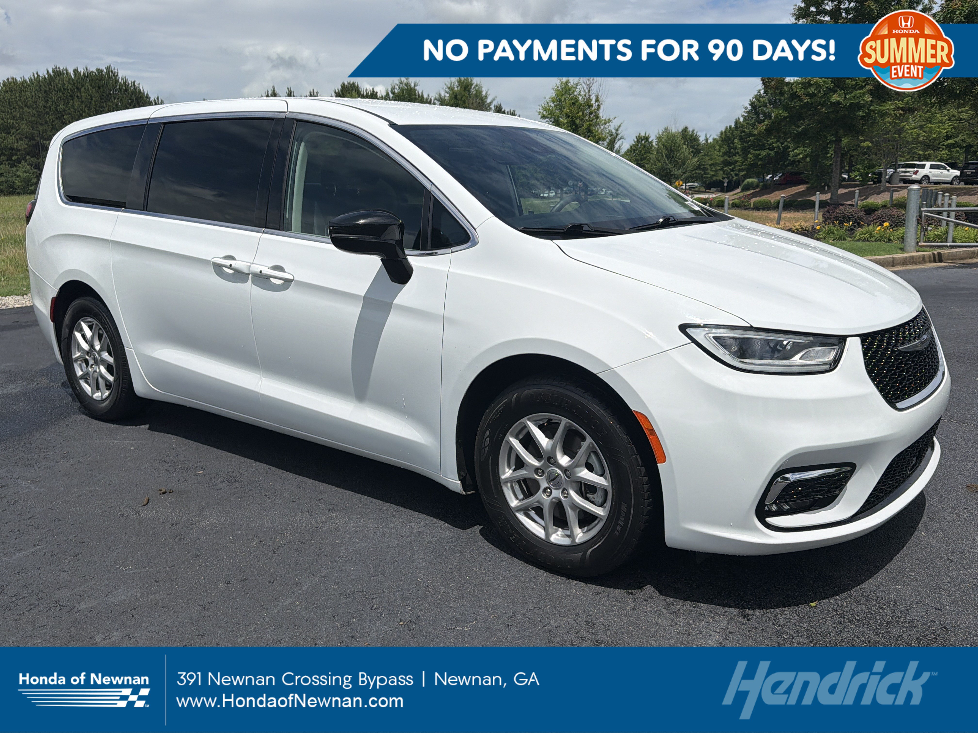 Used 2024 Chrysler Pacifica Touring-L FWD image 1