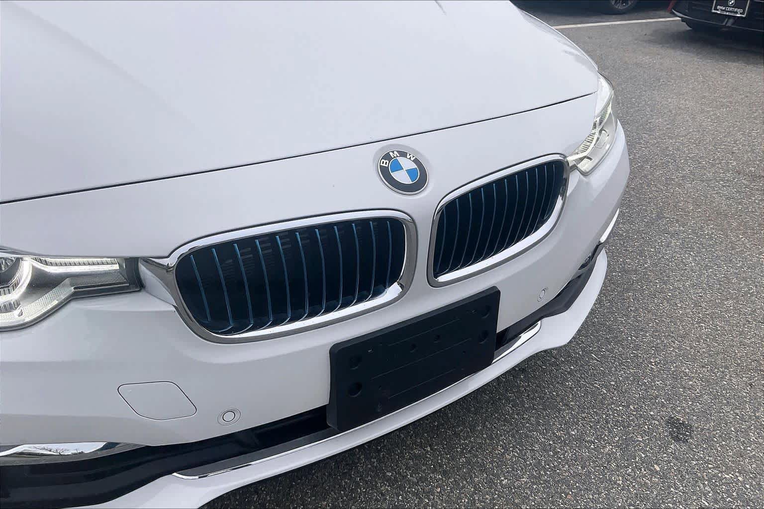 Used 2018 BMW 330e w/ Premium Package RWD image 31