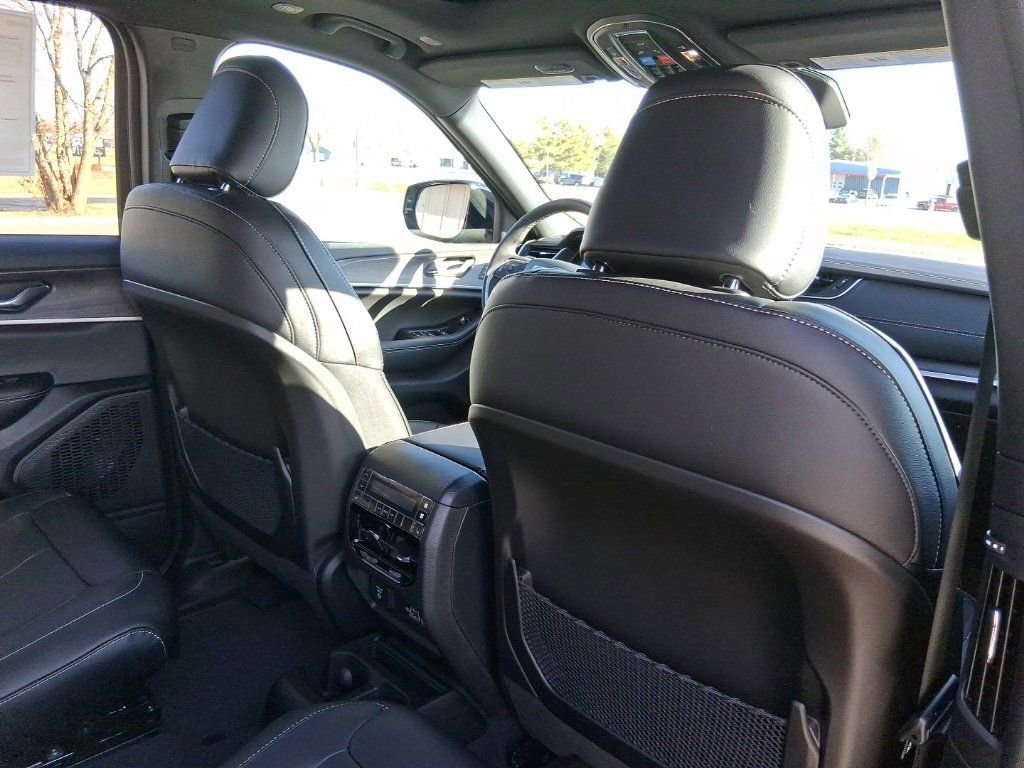 New 2025 Jeep Grand Cherokee L Limited w/ Trailer Tow Package image 17