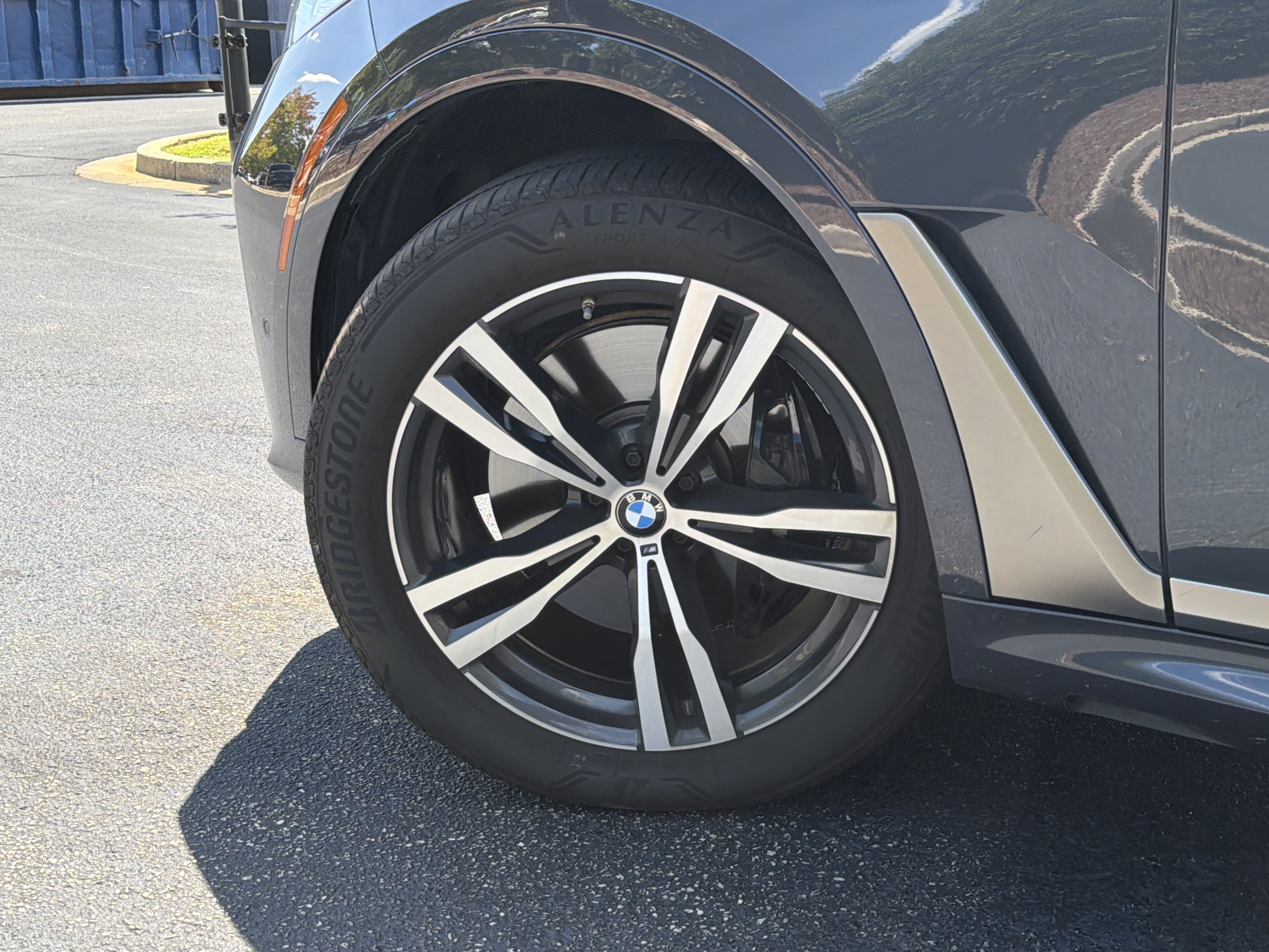 Used 2022 BMW X7 M50i w/ Dynamic Handling Package AWD/4WD image 15