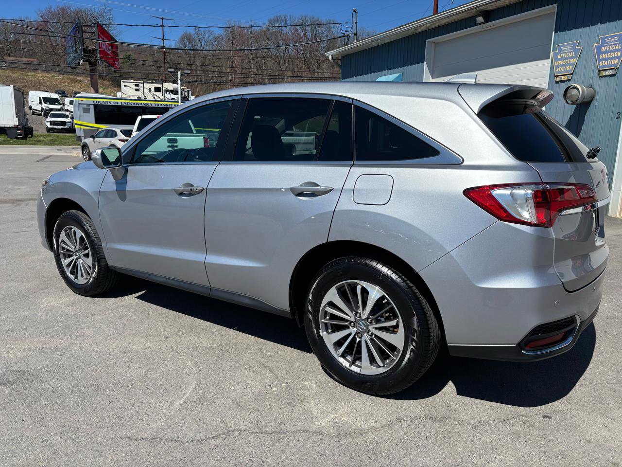 Used 2017 Acura RDX AWD w/ Advance Package image 3