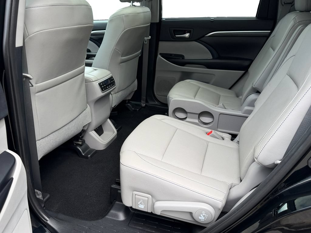 Used 2019 Toyota Highlander Limited Platinum AWD/4WD image 12