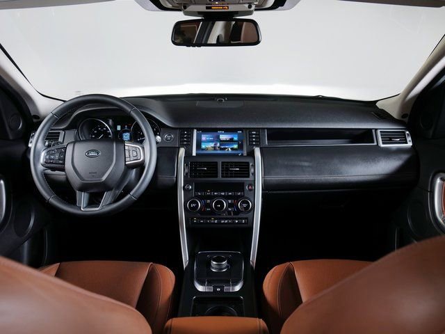Used 2017 Land Rover Discovery Sport HSE Luxury image 4