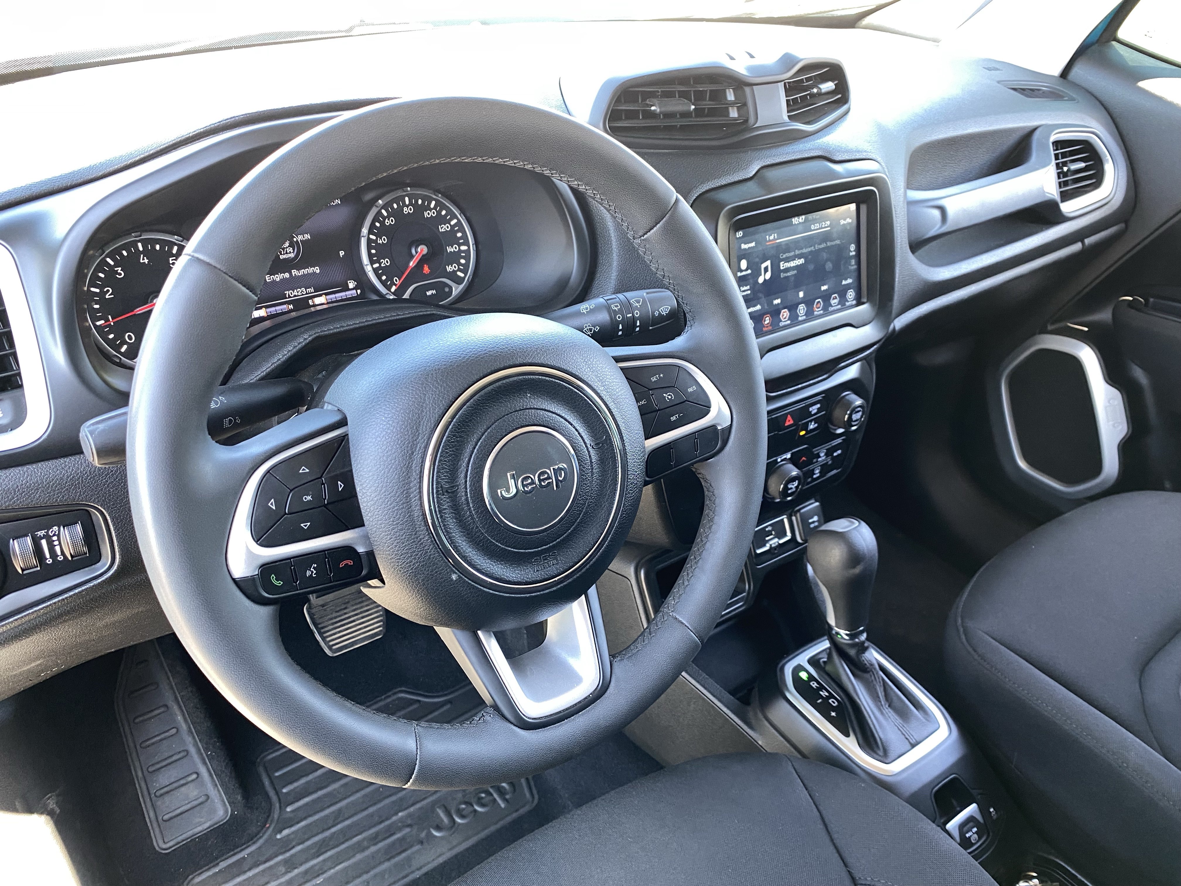 Used 2021 Jeep Renegade Latitude FWD image 18