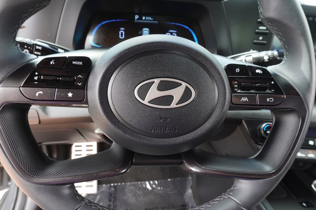 Used 2026 Hyundai Elantra Sport FWD image 17
