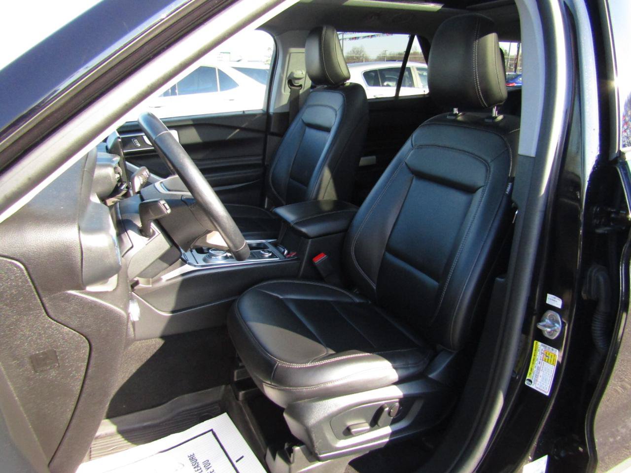 Used 2022 Ford Explorer XLT w/ Equipment Group 202A AWD/4WD image 19