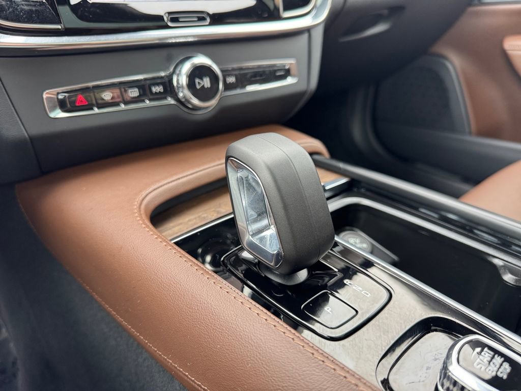 Certified 2025 Volvo V90 B6 Cross Country Plus image 16
