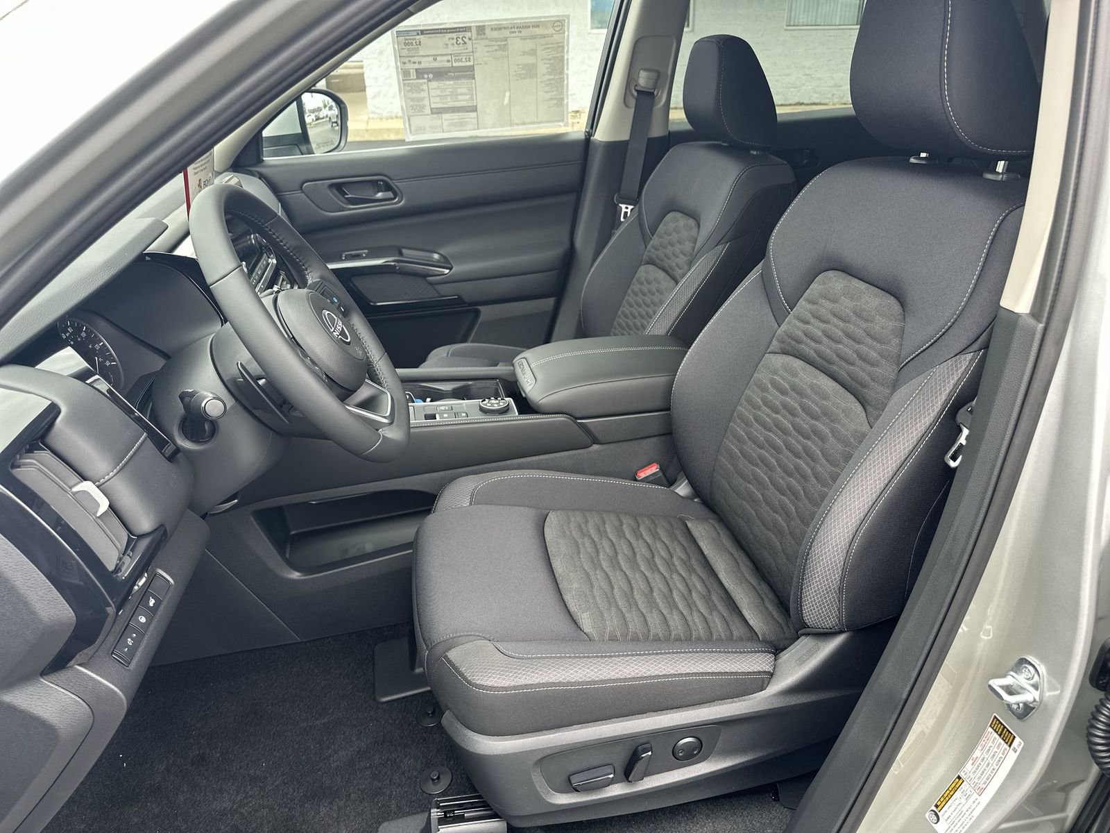 New 2025 Nissan Pathfinder SV image 10