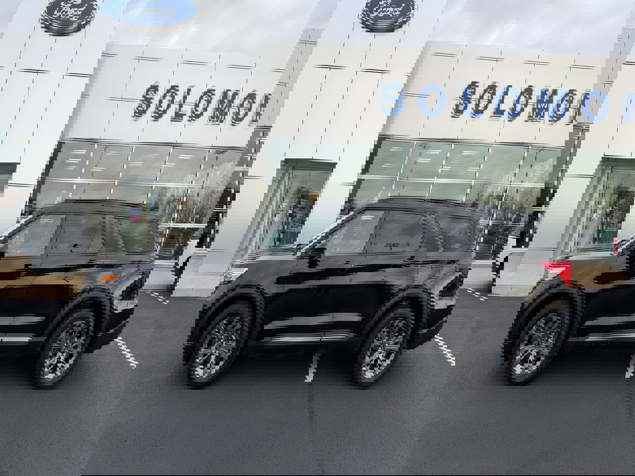 Certified 2023 Ford Explorer XLT w/ Equipment Group 202A image 8