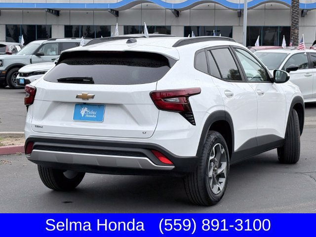 Used 2024 Chevrolet Trax LT w/ LT Convenience Package FWD image 5