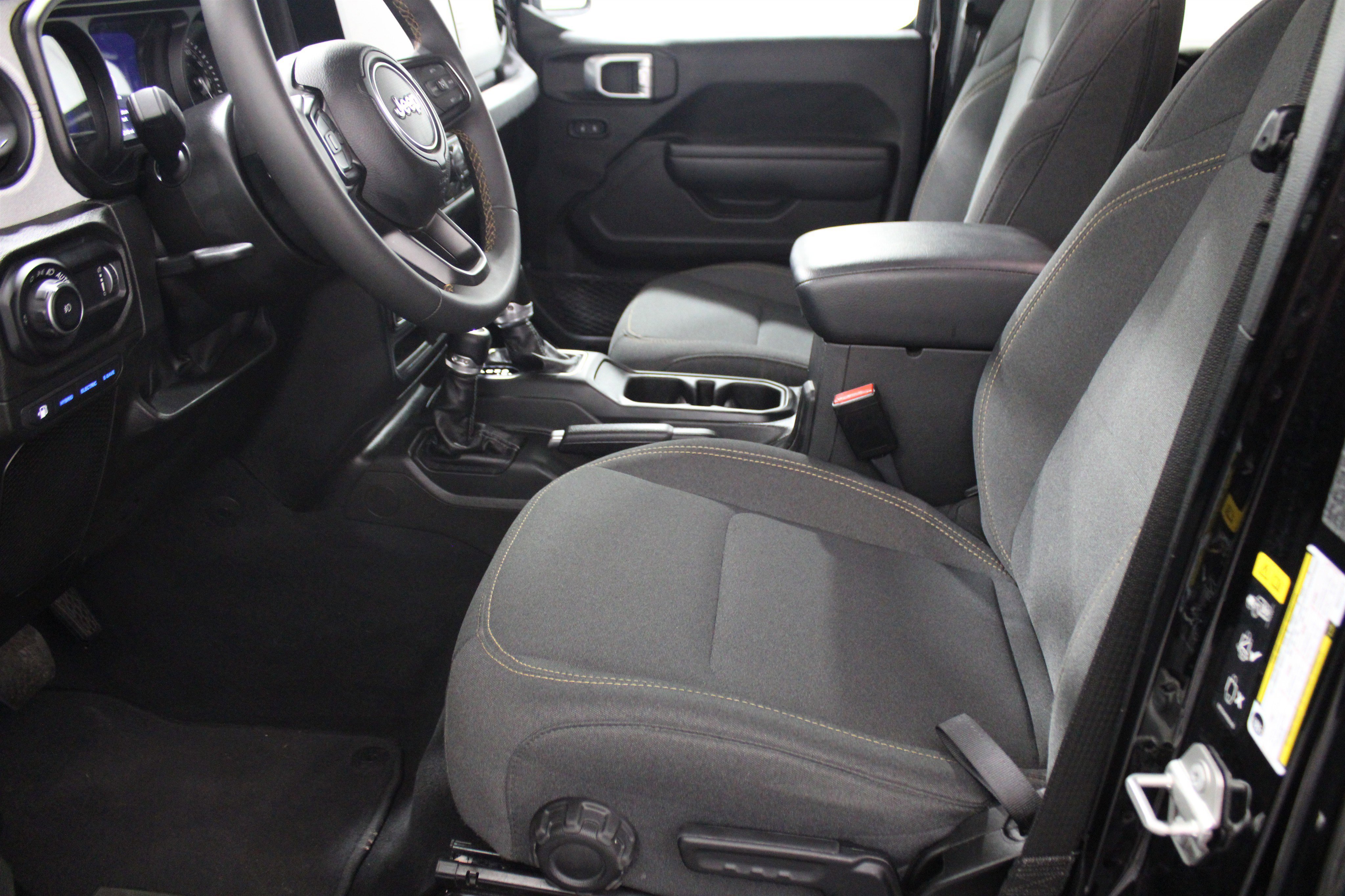 Used 2024 Jeep Wrangler Unlimited image 5