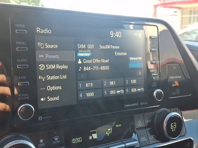Used 2021 Toyota Highlander XLE AWD/4WD image 17
