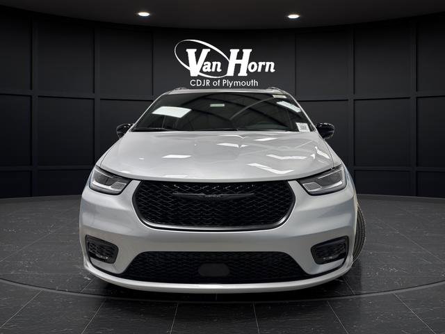 New 2026 Chrysler Pacifica Select w/ S Appearance Package image 10