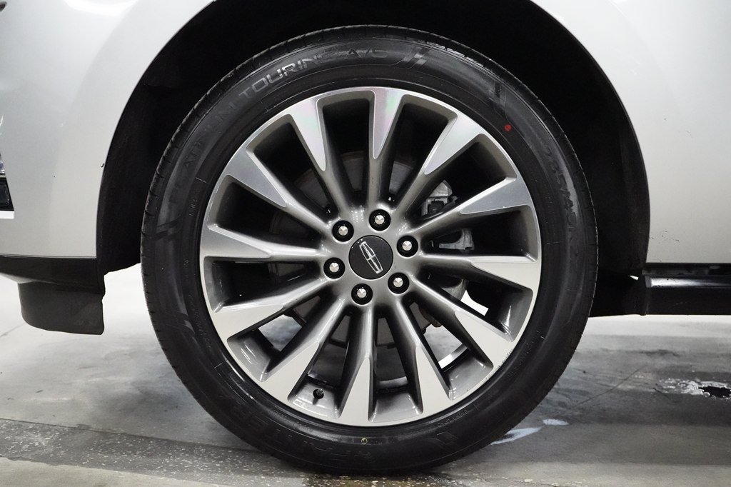 Used 2019 Lincoln Navigator L Select RWD image 35