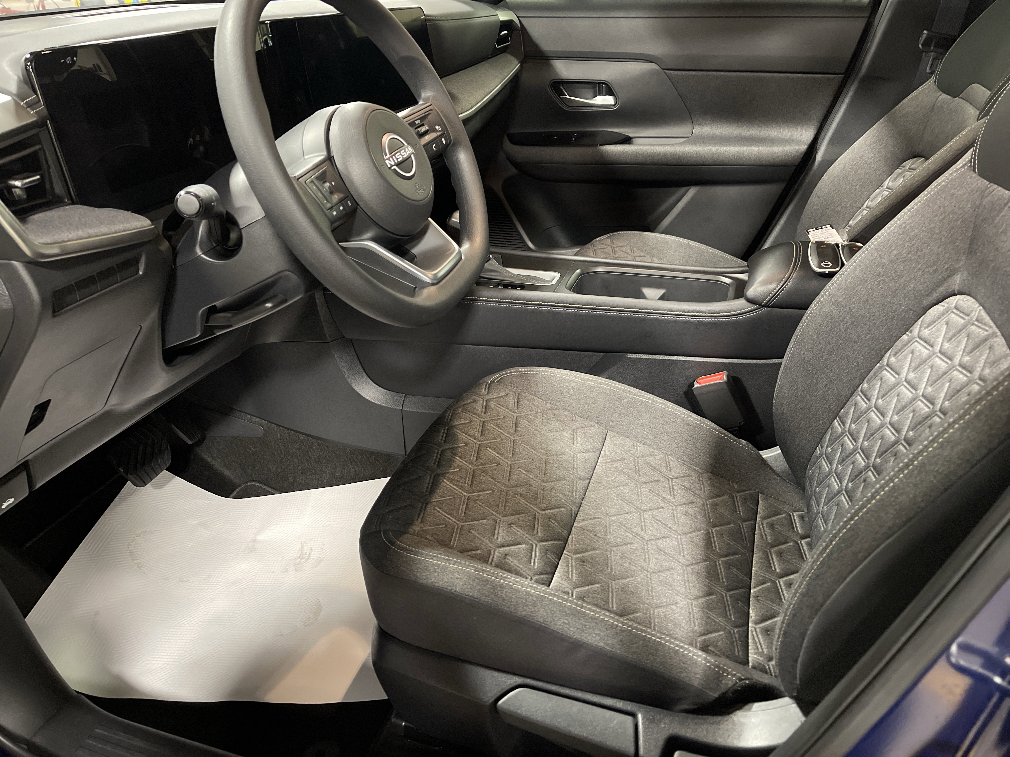 Used 2025 Nissan Kicks SV image 9