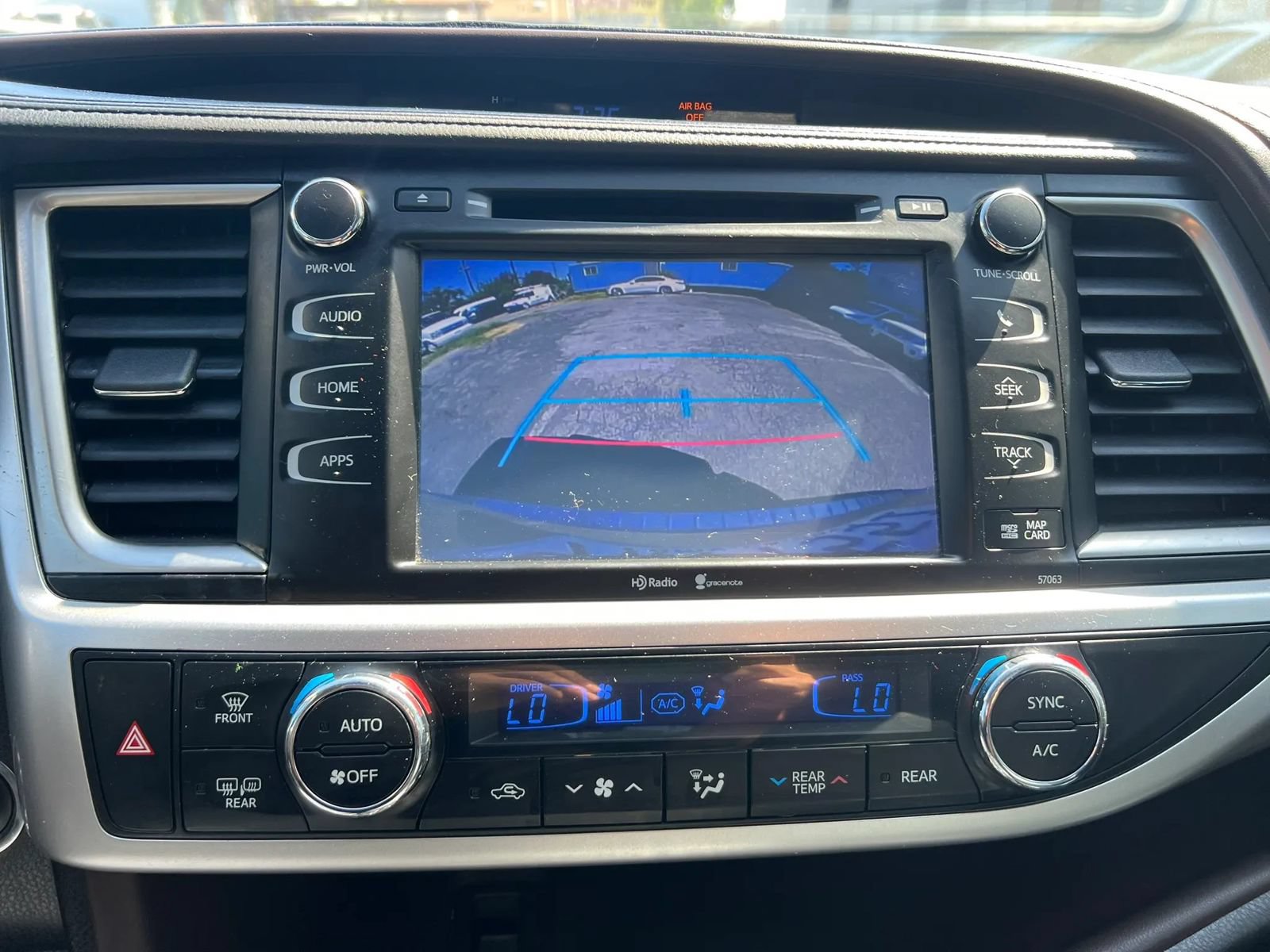 Used 2015 Toyota Highlander XLE FWD image 19